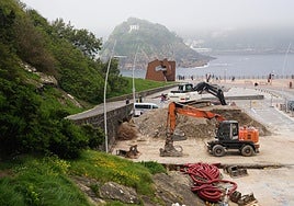 El lunes comienzan los trabajados para construir, bajo la calzada que sube a Urgull, el espacio que hace falta para instalar el nuevo centro de transformación que dará suministro eléctrico a la ferias.