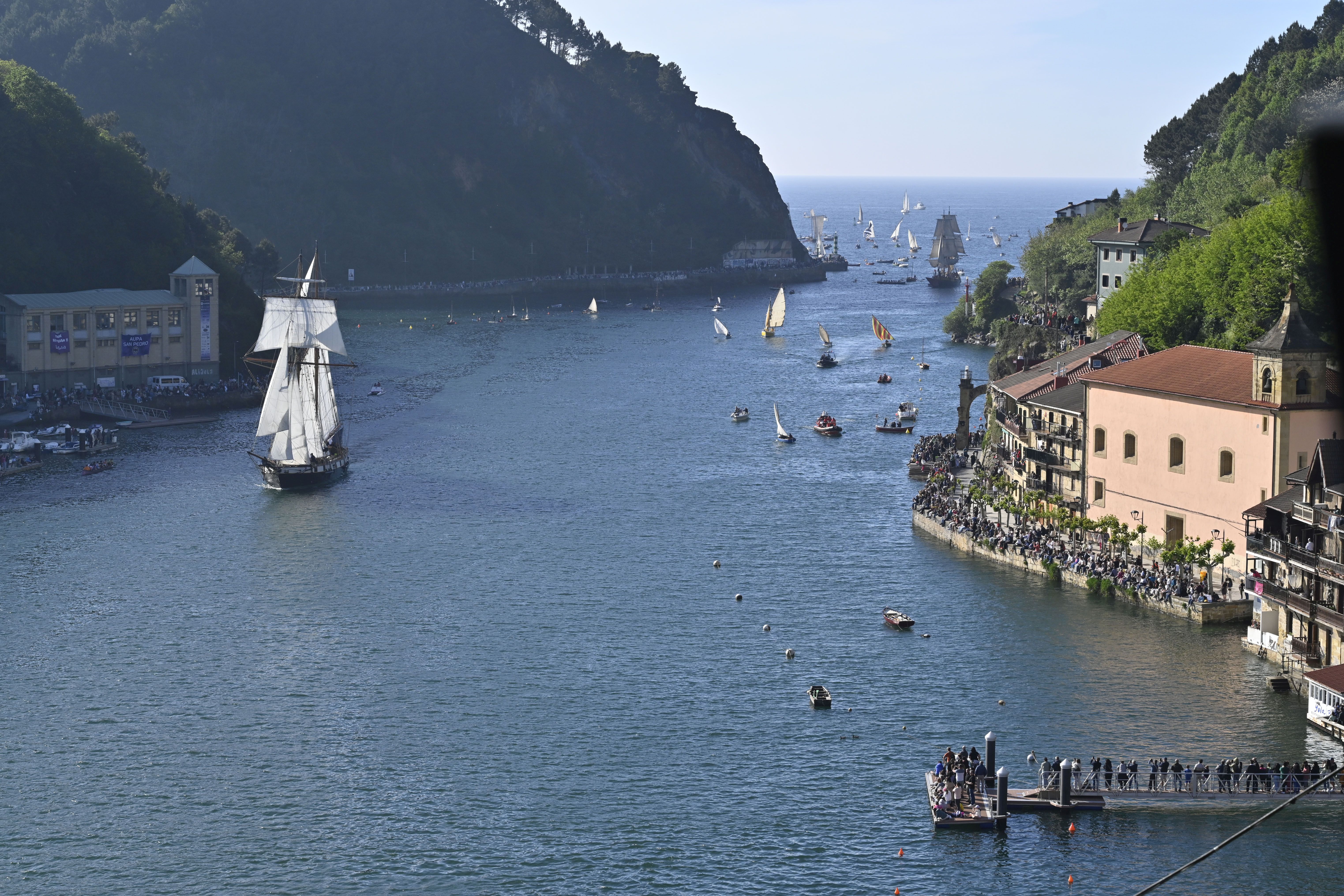 Las mejores imágenes de la entrada de los barcos en la bahía