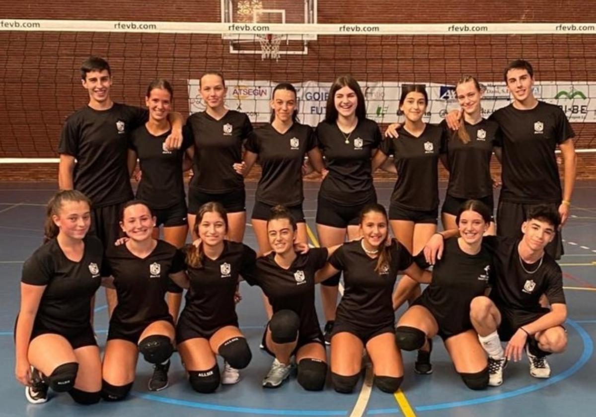 El equipo de voleibol Goierri Cadete A que el domingo jugará el torneo.