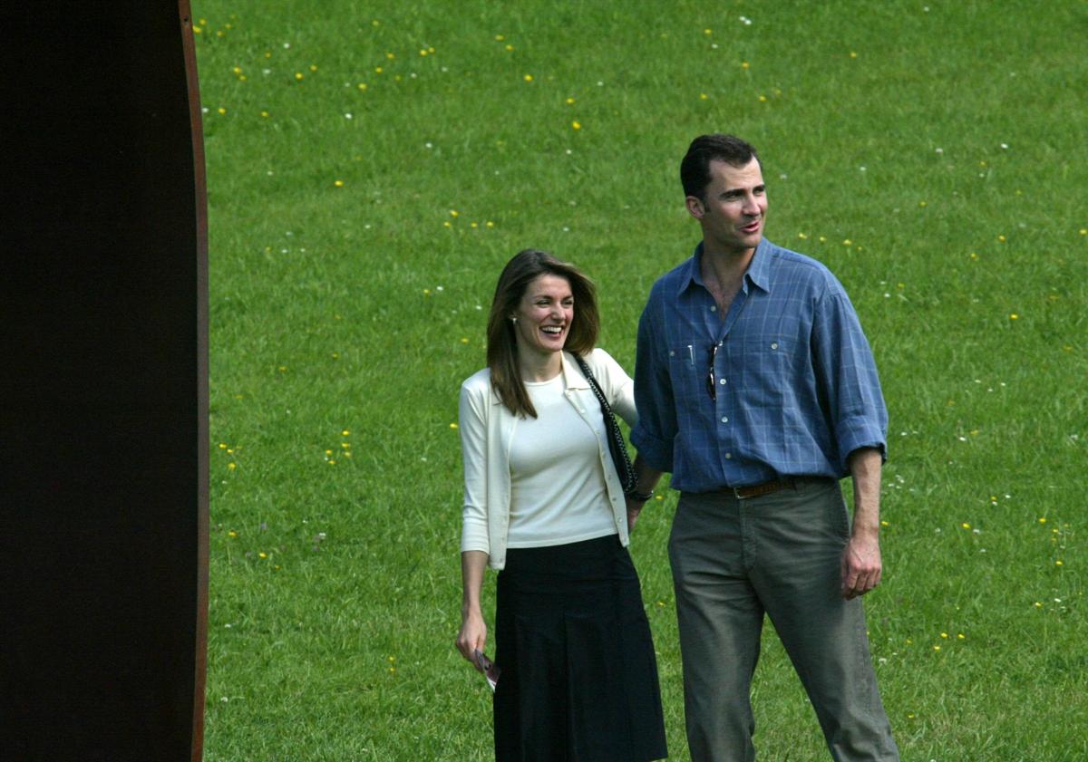 Imagen principal - El Rey inaugura hoy en Chillida Leku la exposición '100 años de Eduardo Chillida con la Colección Telefónica'