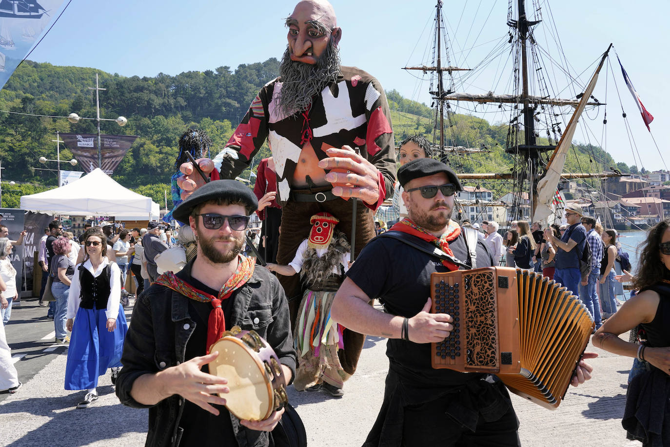 Gran ambiente en el Pasaia Itsas Festibala