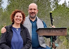 En el carmel. Mateo Vergara posa en la colina del popular barrio sobre Barcelona.