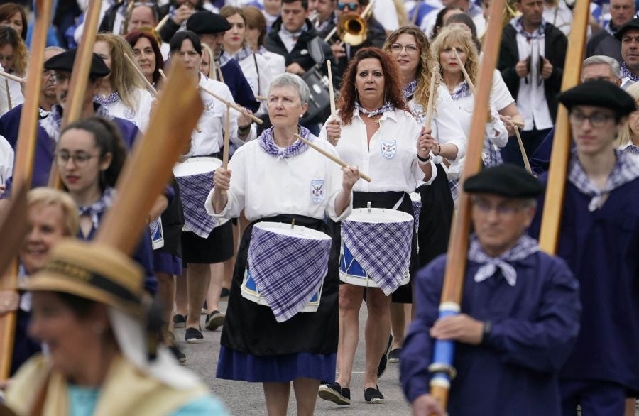 Tamborrada marinera para despedir el Pasaia Itsas Festibala