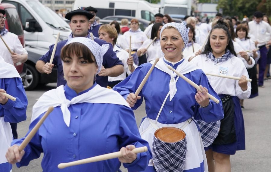 Tamborrada marinera para despedir el Pasaia Itsas Festibala