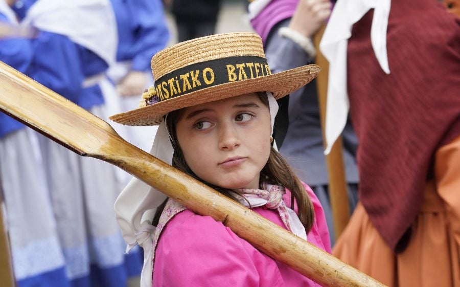 Tamborrada marinera para despedir el Pasaia Itsas Festibala