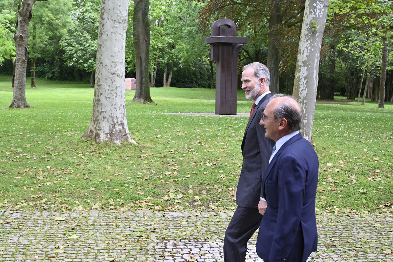 La visita del rey Felipe VI a Chillida Leku, en imágenes