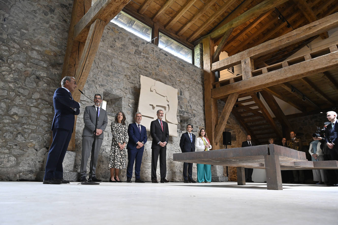 La visita del rey Felipe VI a Chillida Leku, en imágenes