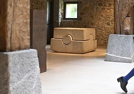 El Caserío Zabalaga recorre los años 80 de Chillida