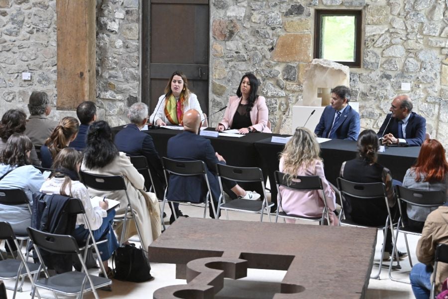 El Caserío Zabalaga recorre los años 80 de Chillida