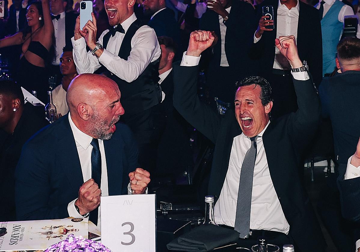 Unai Emery explota de alegría junto a Monchi tras lograr matematicamente la clasificación para Champions del Aston Villa.