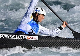 La irundarra Klara Olazabal compite en canoa
