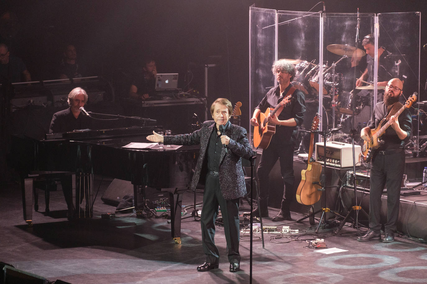 Las mejores fotos del concierto de Raphael