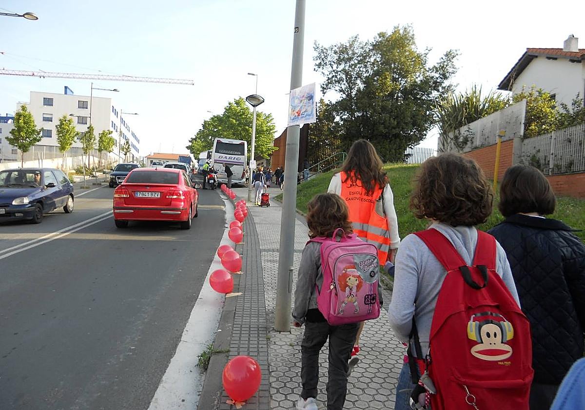 Imagen principal - Al cole, mejor andando o en bicicleta
