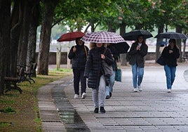 El paraguas será indispensable entre las 15.00 horas de este domingo y las 9.00 de mañana lunes.
