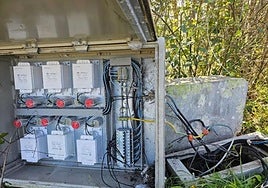 Un cuadro eléctrico forzado en el robo del campo de Herrera en abril.