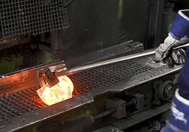 Un trabajador del Metal en una industria de Gipuzkoa.