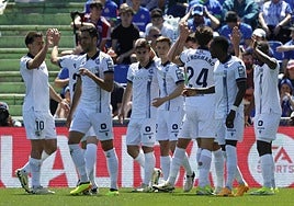 La Real Sociedad celebra un gol.