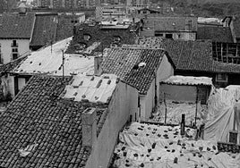 Hubo que cubrir con toldos hasta su reparación todos los tejados.