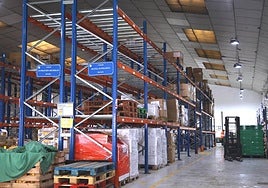 Las baldas del Bando de Alimentos de Gipuzkoas, casi vacías.