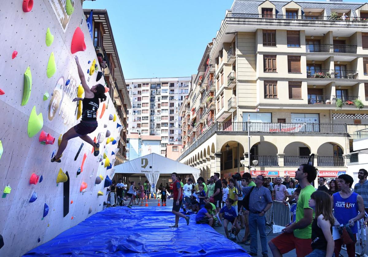 La fiesta comenzará a las 11.00 horas con talleres, juegos, una tirolina y un boulder para escalar.