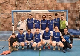 Los jugadores del equipo de primera división de fútbol sala del Oiartzun minutos antes de inciarse el encuentro en Elorsoro.