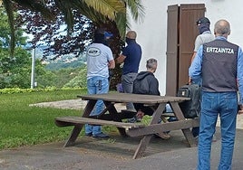 Momento de la detención del sospechoso en la localidad de Hasparren.