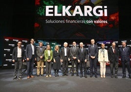 Arteche y Vázquez charlan ayer con el lehendakari Urkullu antes del encuentro empresarial de Elkargi ayer en el Kursaal.