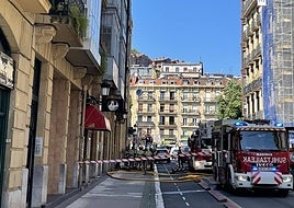Bomberos del parque de Donostia, en la calle Pedro Egaña.