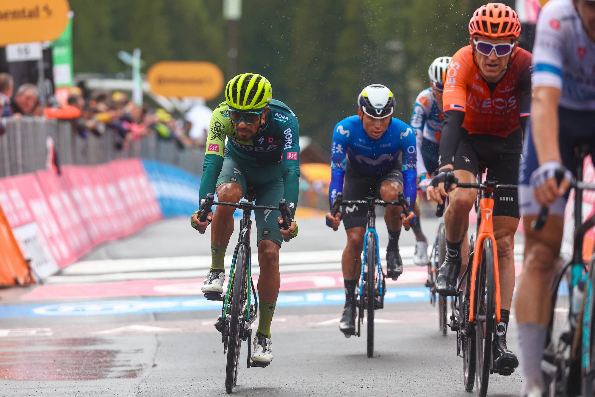 Daniel Martínez y Geraint Thomas, los dos inmediatos perseguidores de Pogacar.