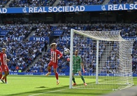 Griezmann salvó de esta manera el remate de Becker.