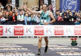 Kilian Jornet, a su llegada a meta en la Zegama - Aizkorri.