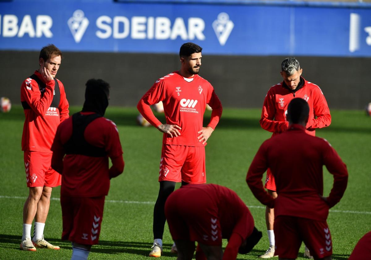 Los jugadores armeros saben que el domingo sólo les vale la victoria en Ipurua ante el Oviedo para poder soñar con el ascenso.