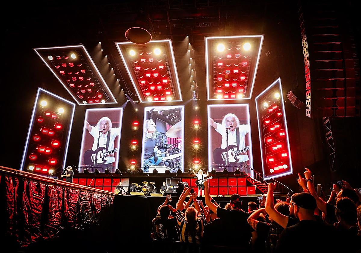 Imagen principal - AC/DC brinda cañonazos y decibelios en La Cartuja