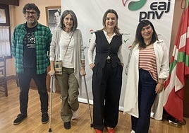 Representantes del grupo municipal ayer en el batzoki.