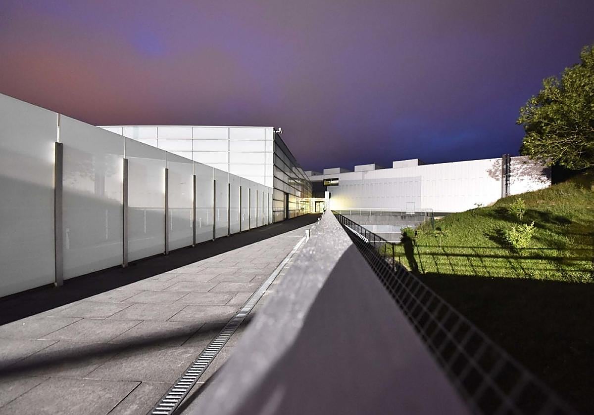 Vista parcial nocturna de las instalaciones deportivas de Usabal de Tolosa.
