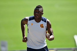 Sadiq Umar durante un entrenamiento en Zubieta