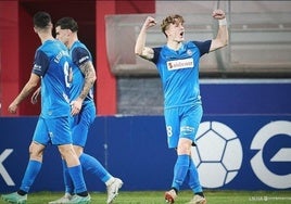 Félix Garreta celebra uno de sus goles esta temporada con el Amorebieta.