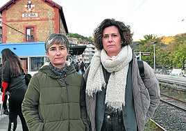 Inge Ugalde y Nerea Agiriano, impulsoras de la plataforma 'Euskotren 30 Minuturo'.