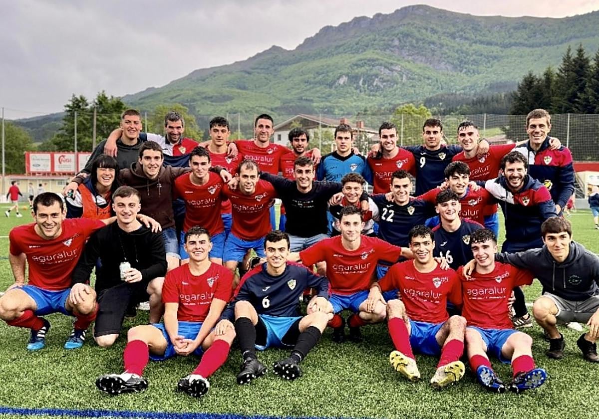 La plantilla rojilla tiene muchas ganas de que el balón de la finalísima empiece a rodar y se ha conjurado por la victoria y el ansiado ascenso.