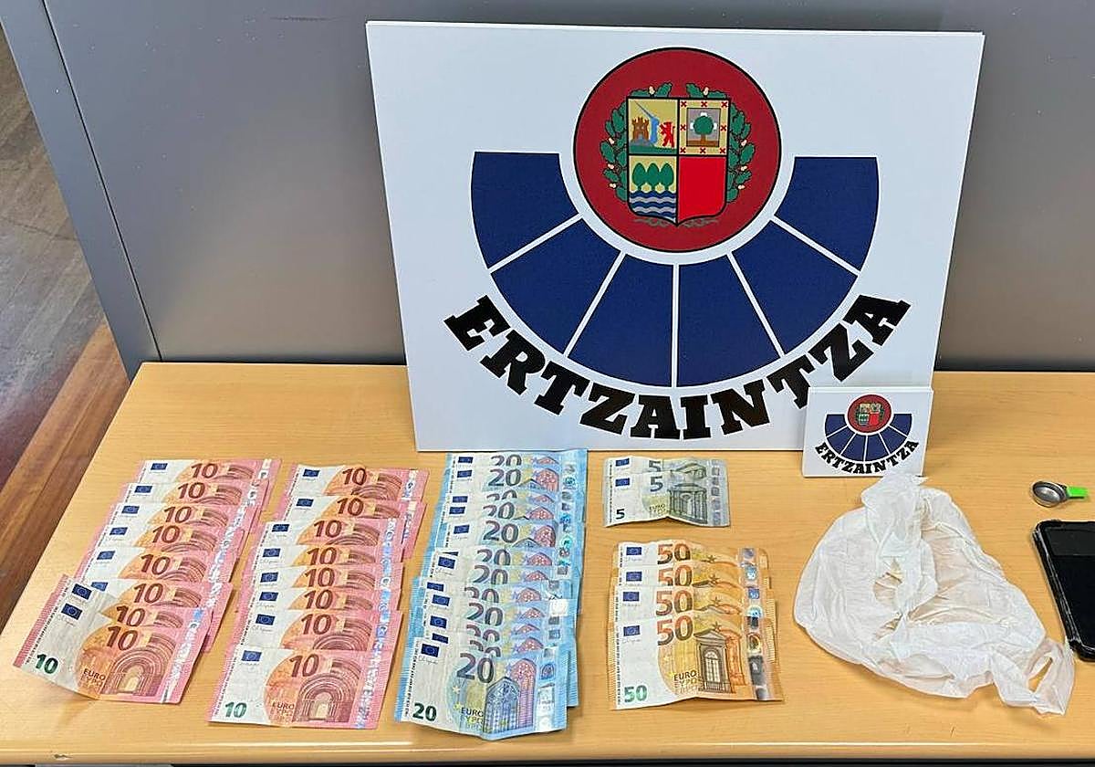 Dinero y objetos incautados.