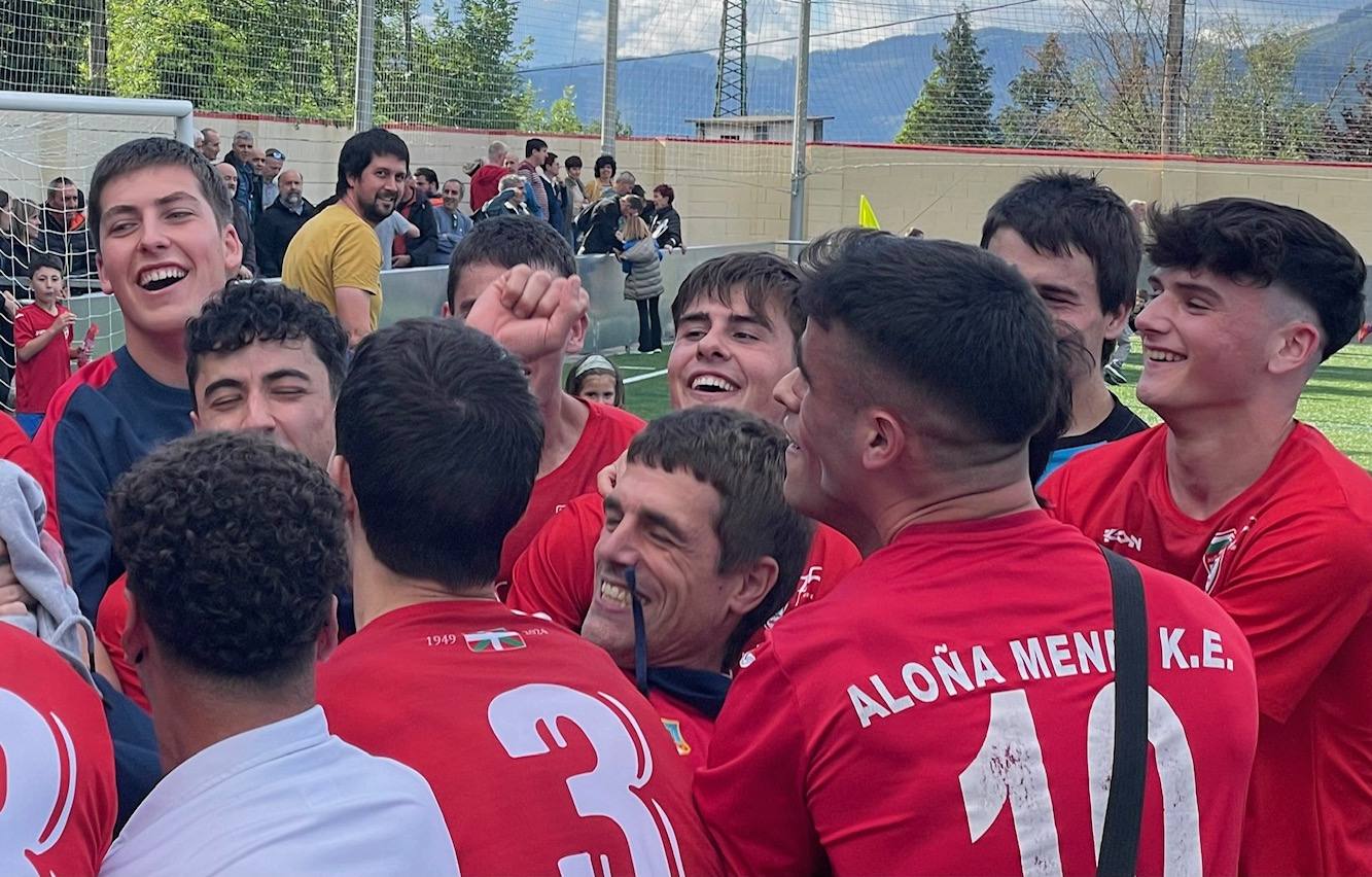 «El ascenso es de todos. Eskerrik Asko»