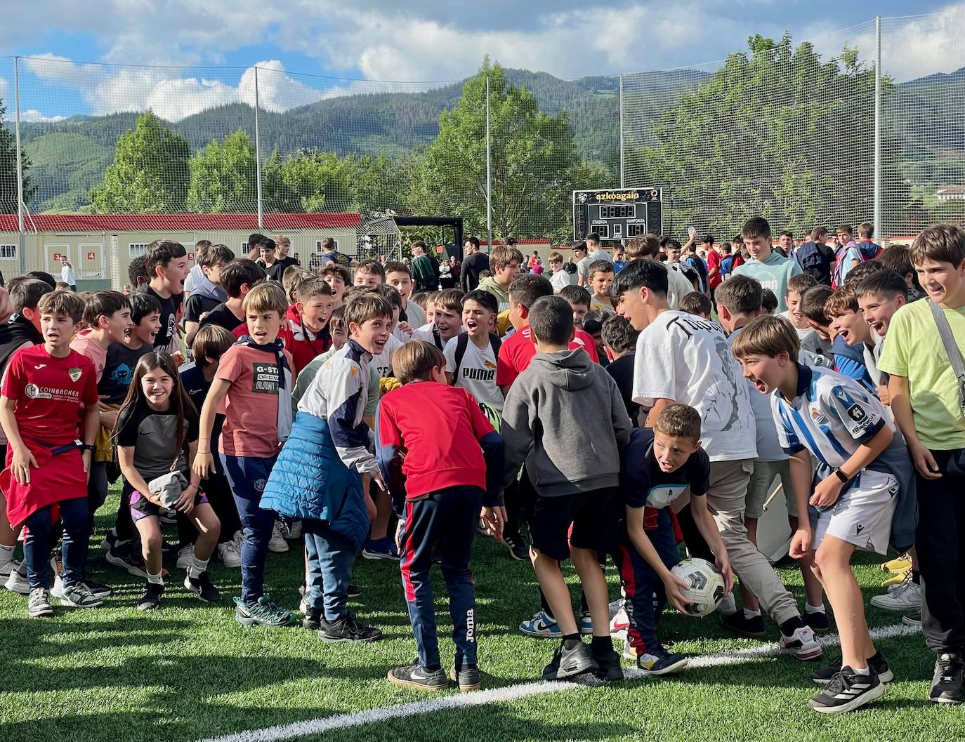 «El ascenso es de todos. Eskerrik Asko»