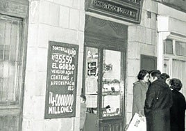 Expendeduría de tabaco en la calle Mayor.