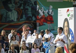 El futuro lehendakari, Imanol Pradales, reapareció ayer en un acto de campaña en Barakaldo.
