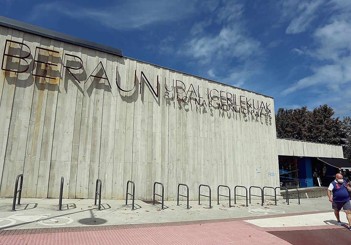 Exteriores de las piscinas de Beraun, en cuyas inmediaciones se registró la agresión.