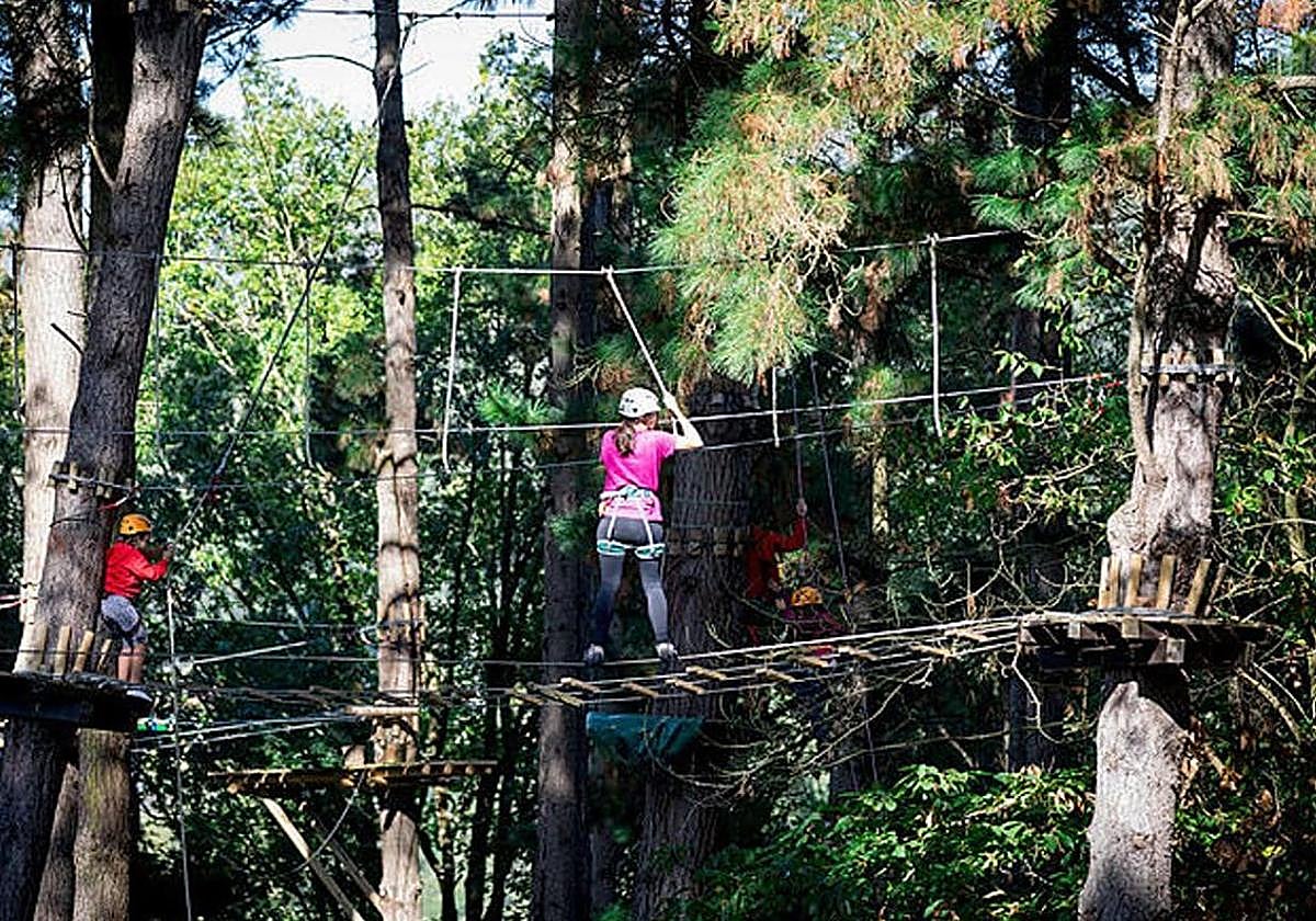 Diez parques acuáticos y de aventuras cerca de aquí