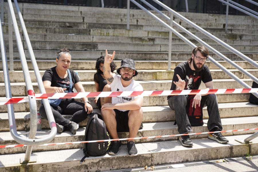 Calor, cacheos y mucha cerveza. Así ha sido la entrada de los 37.000 fans