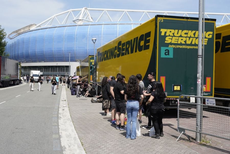 Calor, cacheos y mucha cerveza. Así ha sido la entrada de los 37.000 fans