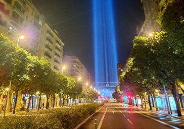 De Rammstein al cielo: un haz de luz azul para iluminar Donostia