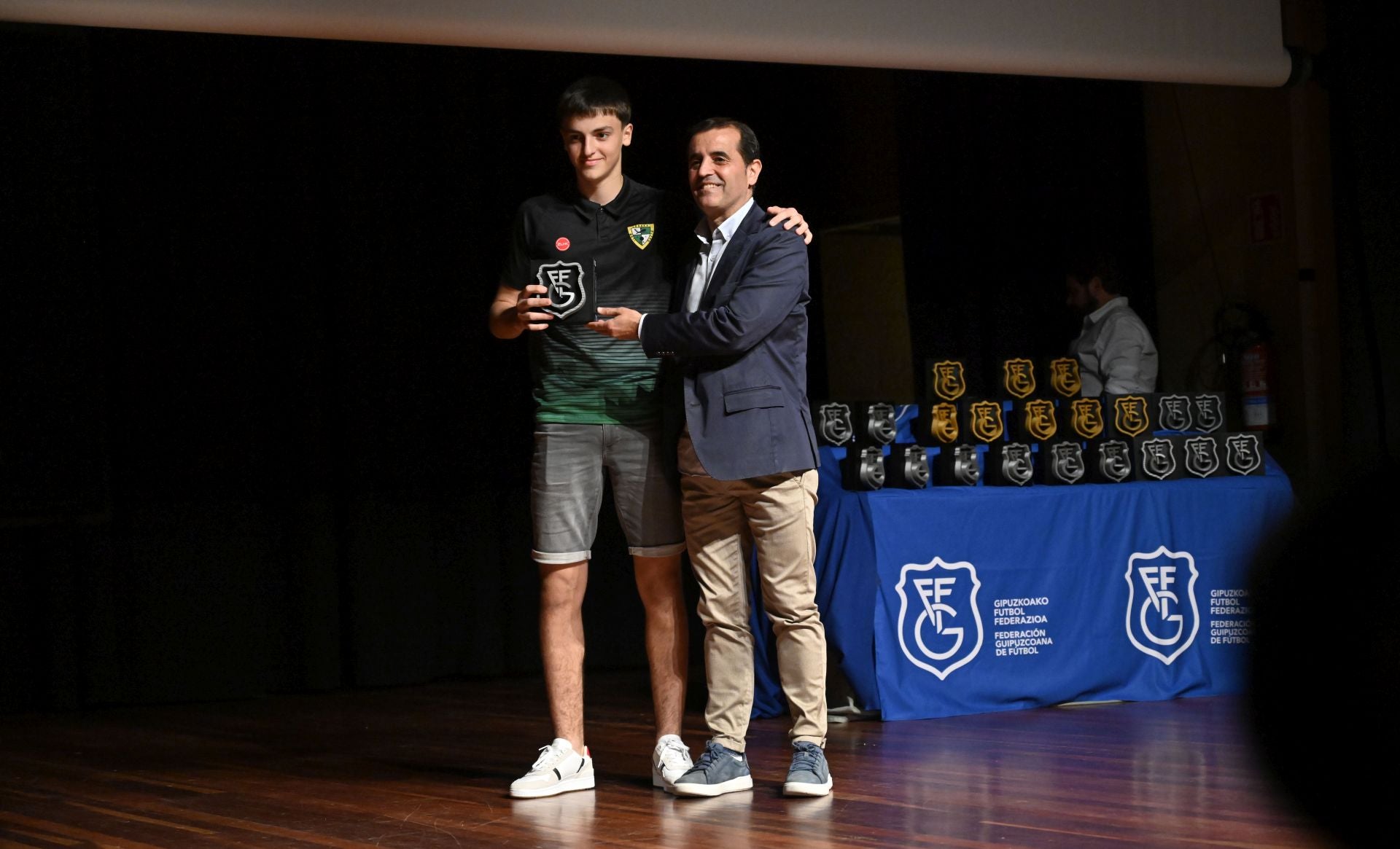 Los 27 premiados en la Gala del Fútbol Guipuzcoano